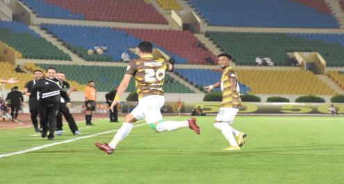 بالفيديو.. أحمد جمعة يفتتح أهدافه مع أحد في الدوري السعودي